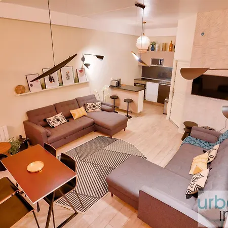 33 - Flat Av Des Champs-elysees * Paris